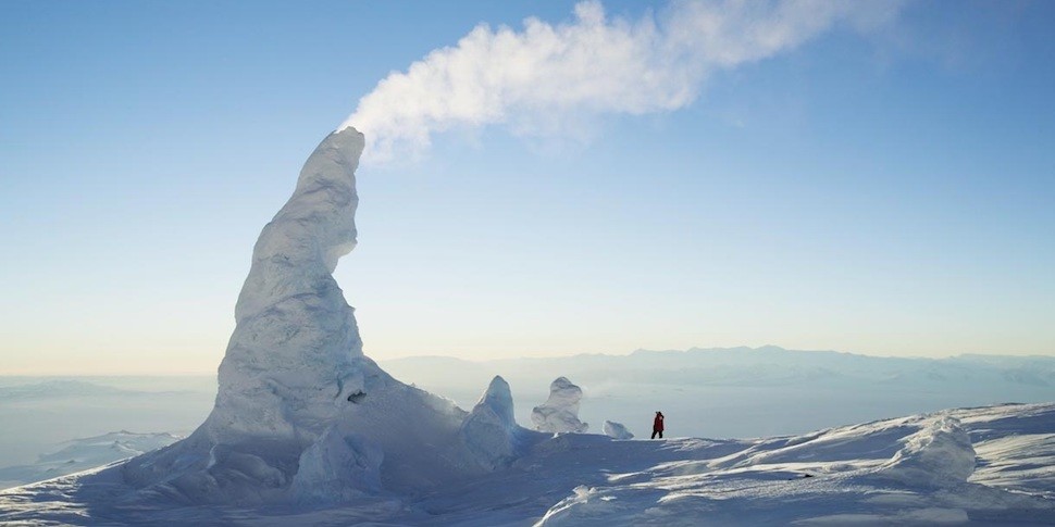Подо льдом Антарктиды нашли 91 вулкан