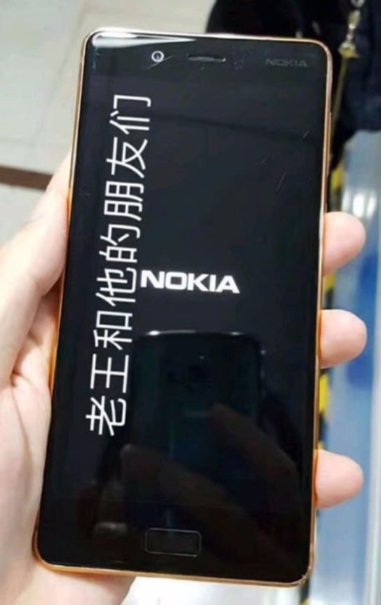 Слухи: золотой Nokia 8 на реальных фото