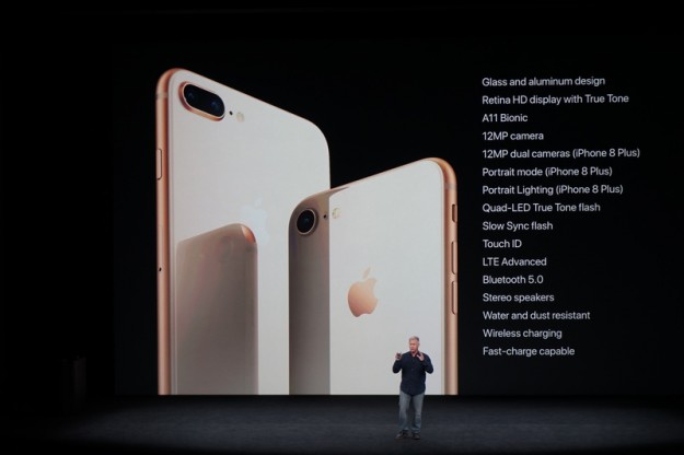 Компания Apple показала смартфоны iPhone 8 и iPhone 8 Plus с беспроводной зарядкой и панелями из стекла