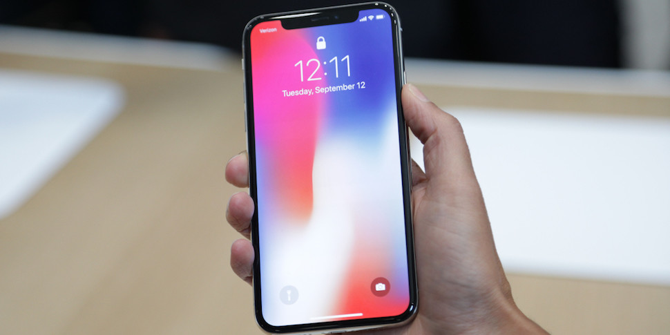 Компоненты iPhone X оценили в $413