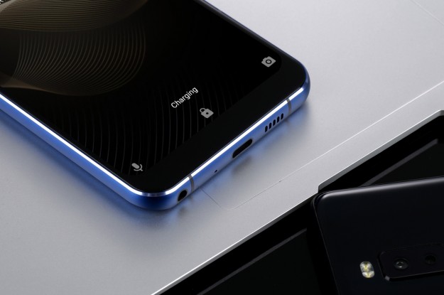 LEAGOO S8 Pro - живые фото смартфона без рамок с 6 Гб ОЗУ и экраном 18:9