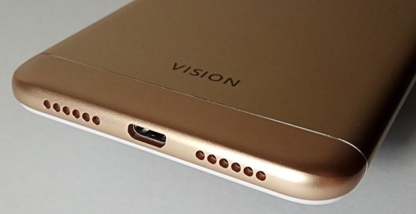 BQ Vision: смартфон в металлическом корпусе с двойной камерой