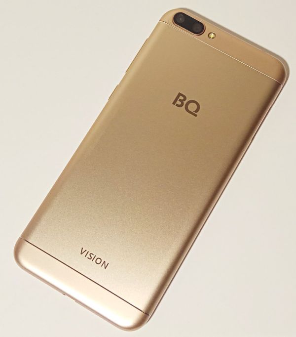 BQ Vision: смартфон в металлическом корпусе с двойной камерой