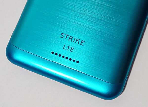 BQ Strike LTE: яркий смартфон с поддержкой 4G