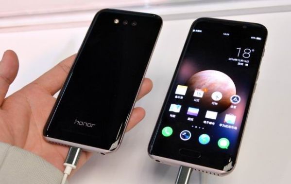 Huawei снизила стоимость смартфона Honor Magic
