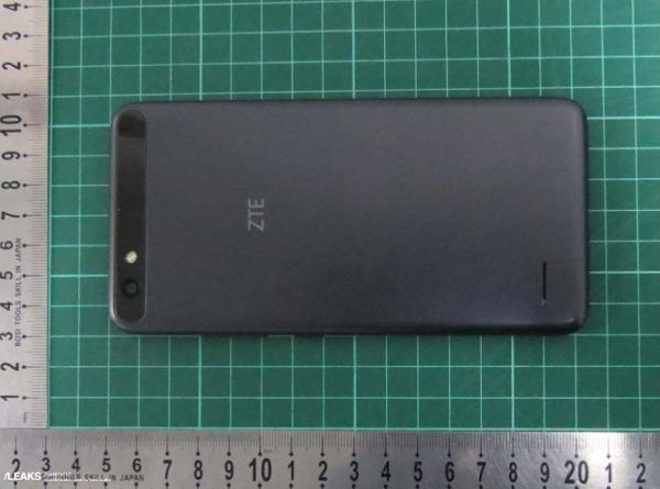Доступный смартфон ZTE Blade A6 Max показался на «живых» снимках